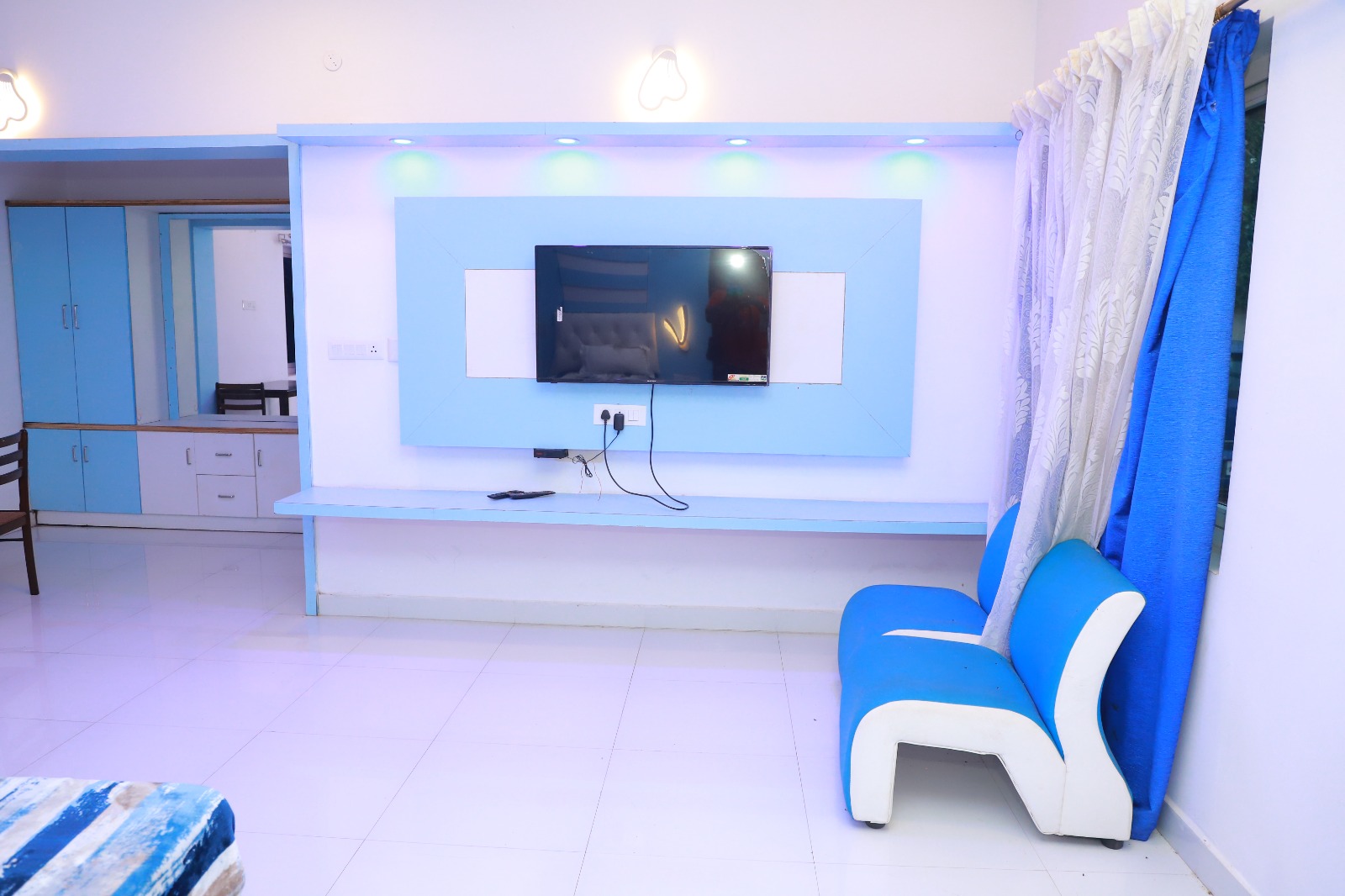 3 Bed Suite Seating - Murali Inn